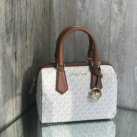 Michael Kors Hayes Small Duffle Bag Vanilla W - Picture 2 of 7